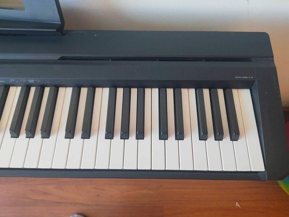 Piano Digital Yamaha P-45 B + Suporte L-85 (conjunto)