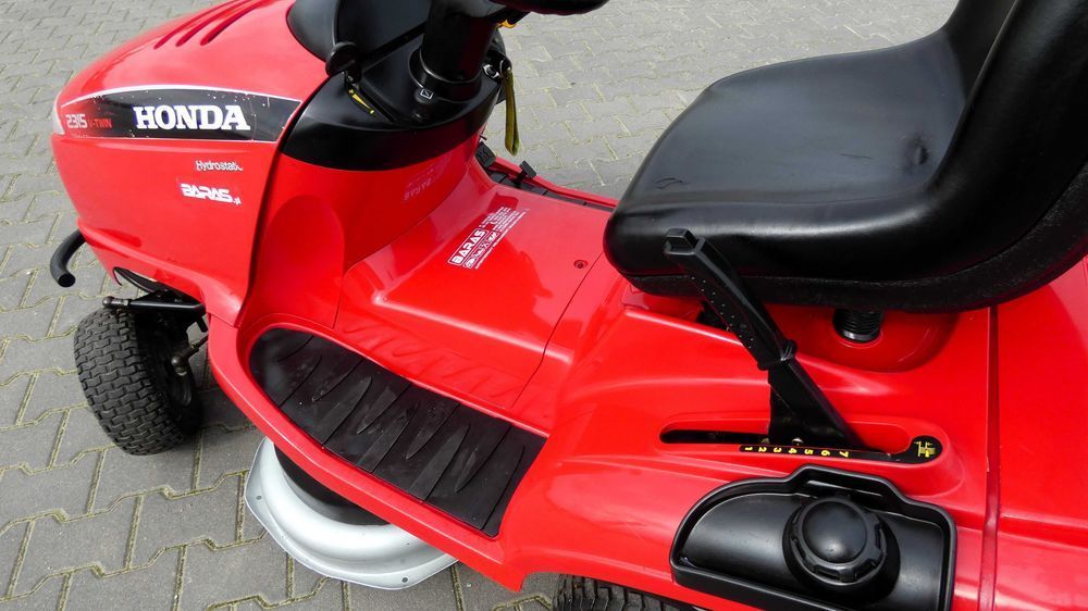 Traktorek kosiarka HONDA 2315 2 Cylindry (180502.6) - Baras