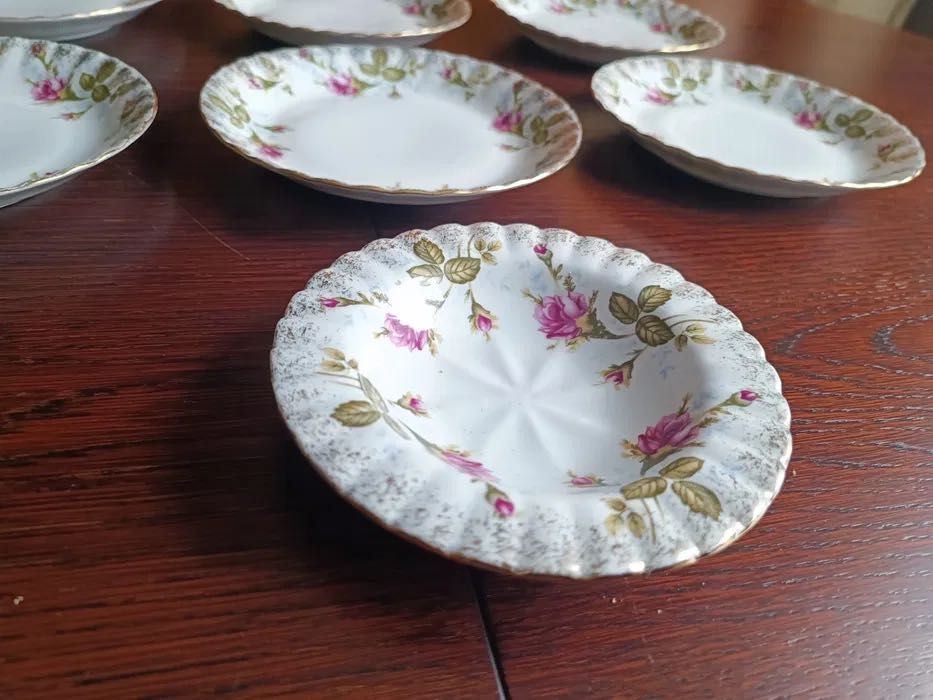 Porcelanowy zestaw kawowy CHODZIEŻ