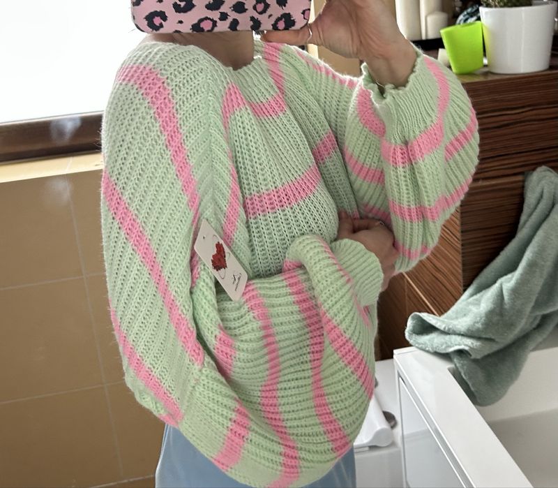 Wiosenny krótki sweterek serca damski z szerokim rękawem S M L