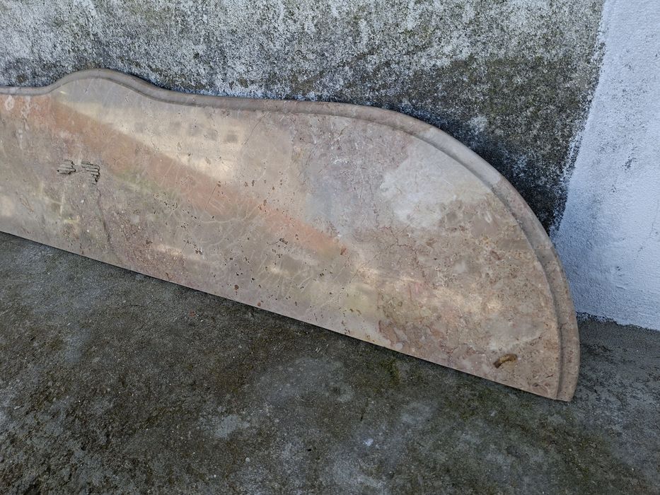 Tampo em pedra mármore em bom estado
