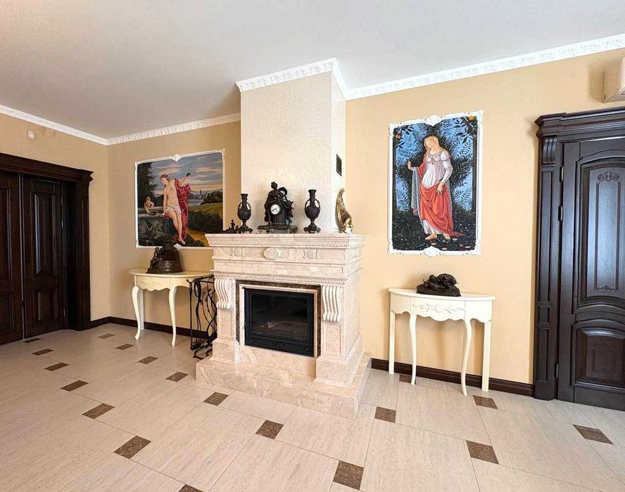 Продаж будинку 355 м² та 21 сот. землі у с. Конопниця