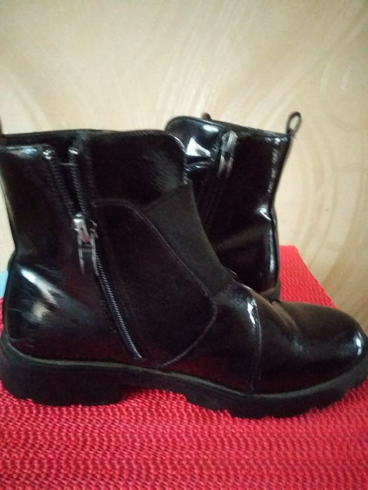 Продам туфли лаковые