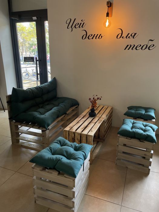 Меблі в кавярню,барні стільці,дивани,барні стійки,столи