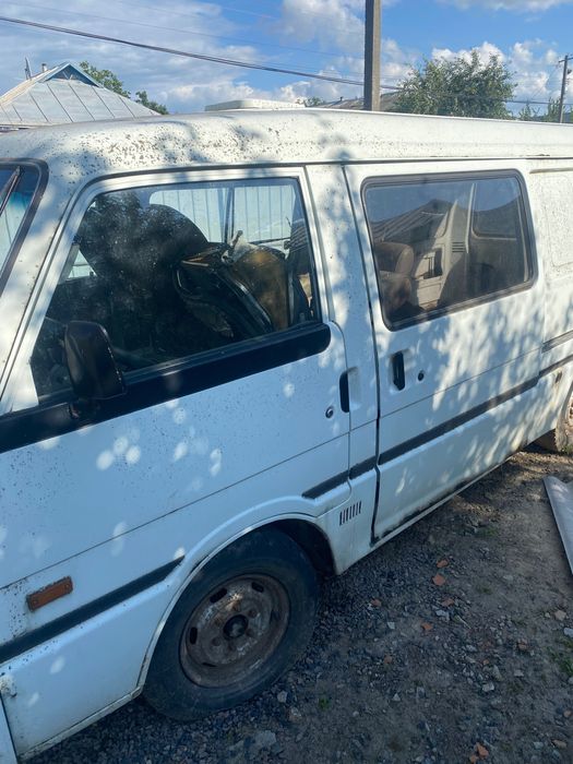 MAZDA  Е2000 бензин 2.0