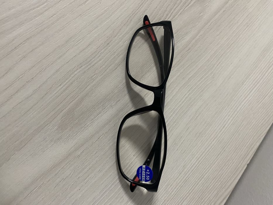 Окуляри для зору +2.50, також +3,0