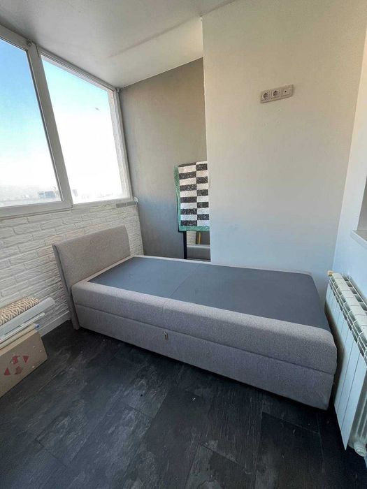 Односпальне ліжко з місцями для зберігання