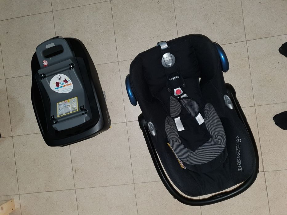Maxi cosi e a base para o carro