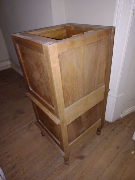 Mesa cabeceira com pedra