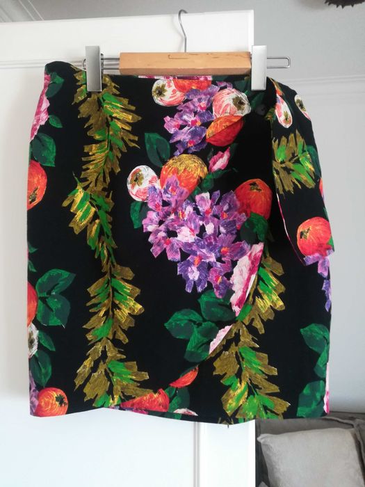 Saia estampada e saia lisa