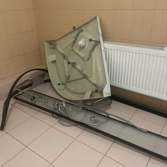 Душова кабіна з піддоном