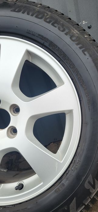 2шт 235 65 r17 Bridgestone 5мм рік 21 зима всесезонка пара резина
