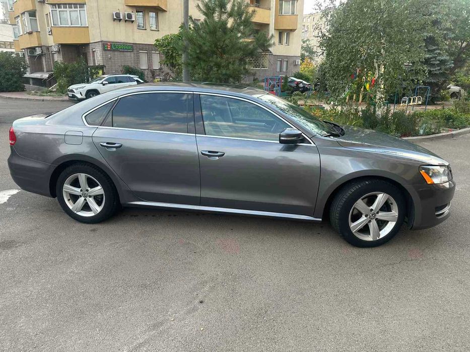 Продається Volkswagen Passat 2012 року