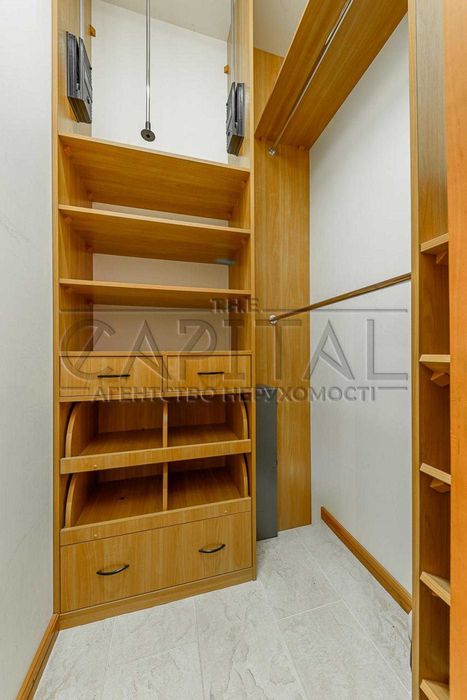 Оренда 3-кімнатної просторої квартири 134м2 по вул Б Хмельницького