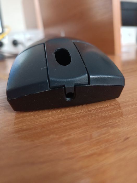 Fajna myszka bezprzewodowa Lenovo do negocjacji