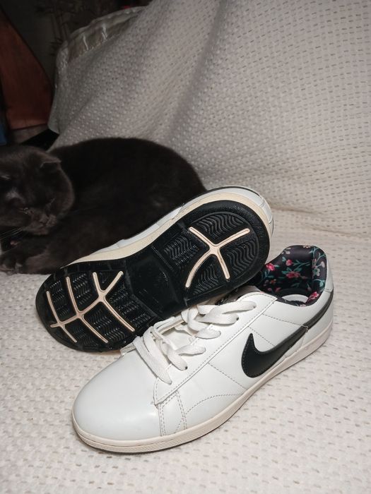 Кросівки жіночі Nike