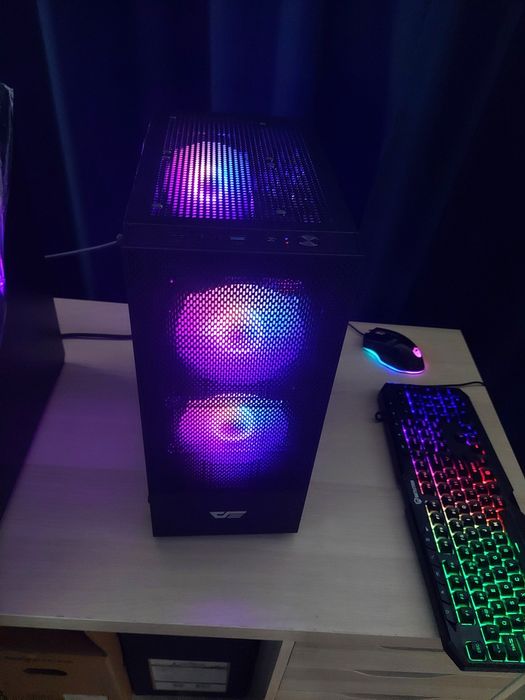 PC | i5 10400f | RX 5700xt | 16GB RAM | 500 SSD