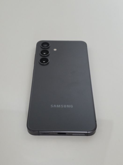 Telefon Samsung Galaxy S24 czarny - 256 GB