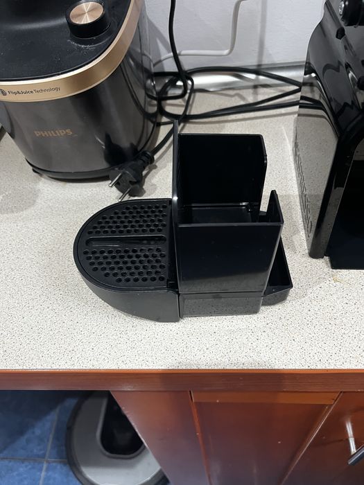 DELONGHI  Ekspres do kawy na kapsułki   Nespresso Inissia