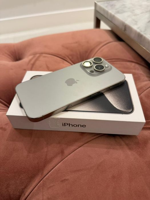Apple iPhone 15 Pro 256GB Titânio Natural - Como Novo (c/ Caixa)