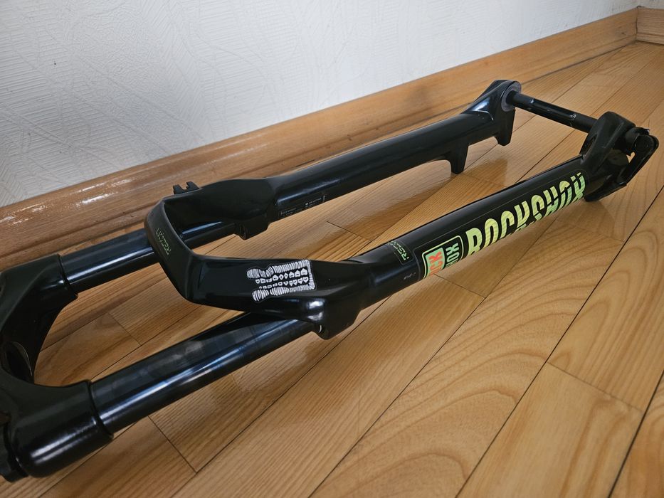 Продам вилку rockshox