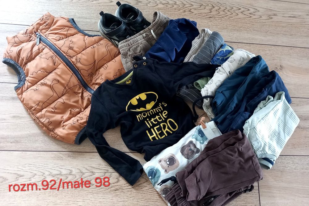 Paka zestaw ubranek dla chłopca r 92/malenkie 98 body bezrekawnik buty reebok koszulka spodnie itp sporo dokladam