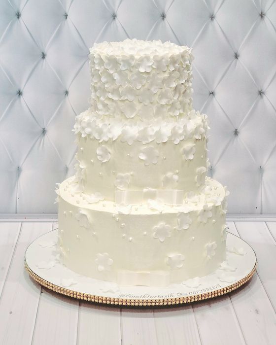 Свадебный торт и каравай