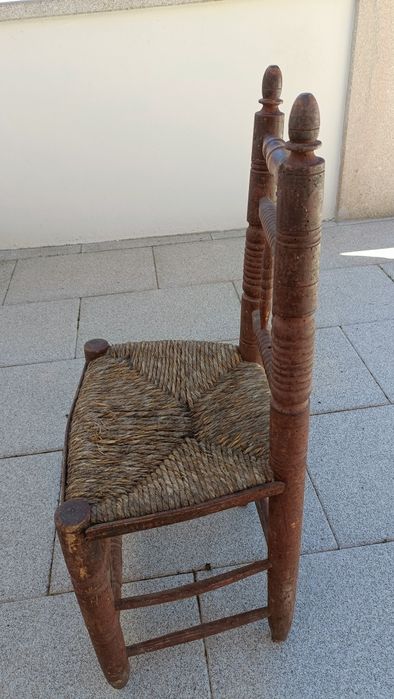 Cadeira antiga, rústica