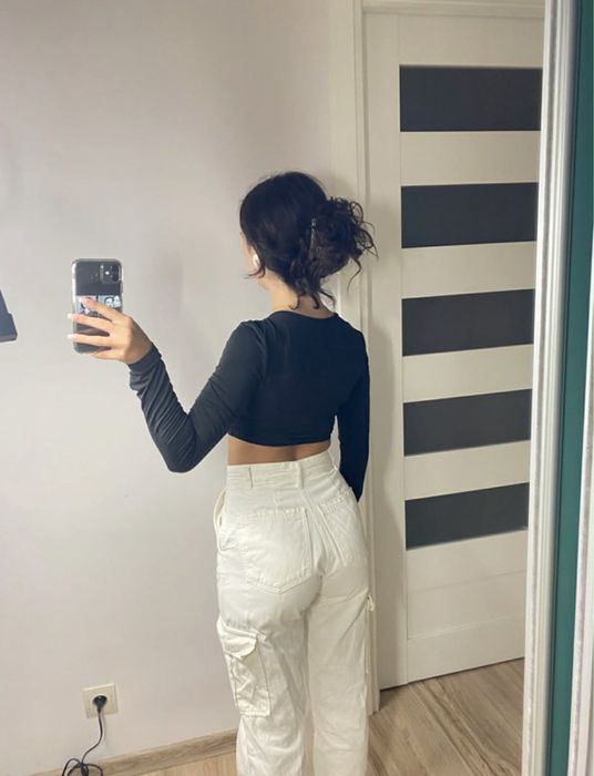 Czarny top z dekoltem crop, roz. XS