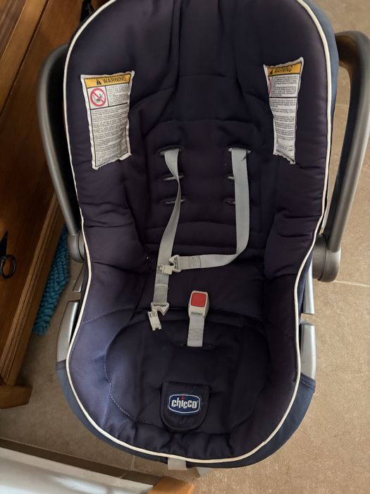 Cadeirinha / ovo auto para bebé com base