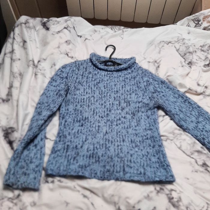 Sweter na zimę niebieski