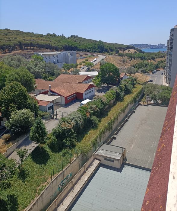 T2 em Algés arrenda-se | grandes terraços | 10.º piso | Óptima vista e excelente localização