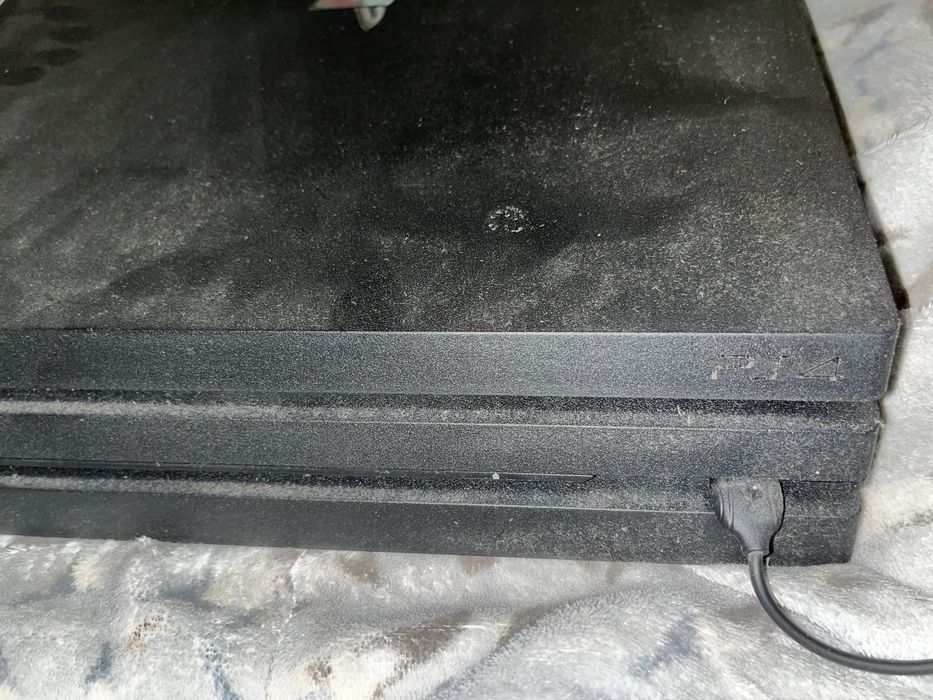Ps4 Pro 1TB продаю