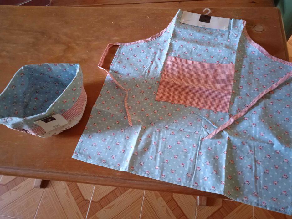 Apron and Bread Basket Set64740601799170121