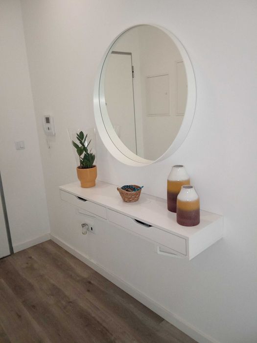 Aparador em muito bom estado.