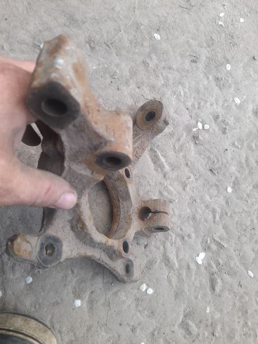 Кулак поворотний Опель