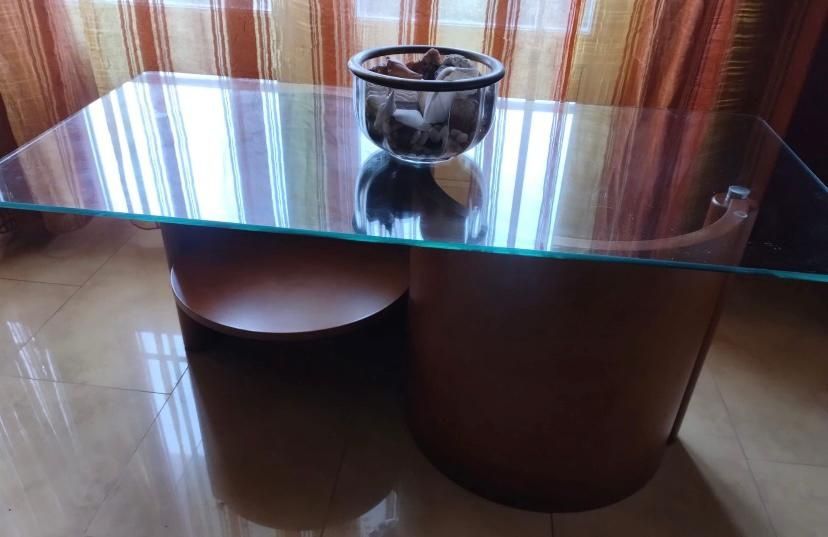 Mesa Em Madeira Maciça E Tampo De Vidro