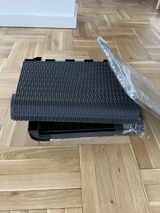 Stolik ogrodowy balkonowy ze schowkiem