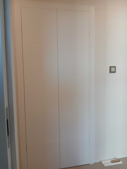 Drzwi wewnętrzne drewniane BEZPRZYLGOWE