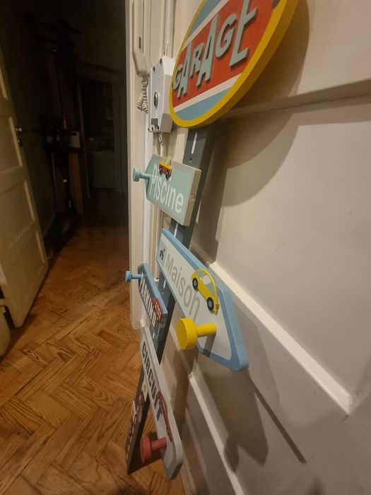 Cabide para quarto de menino