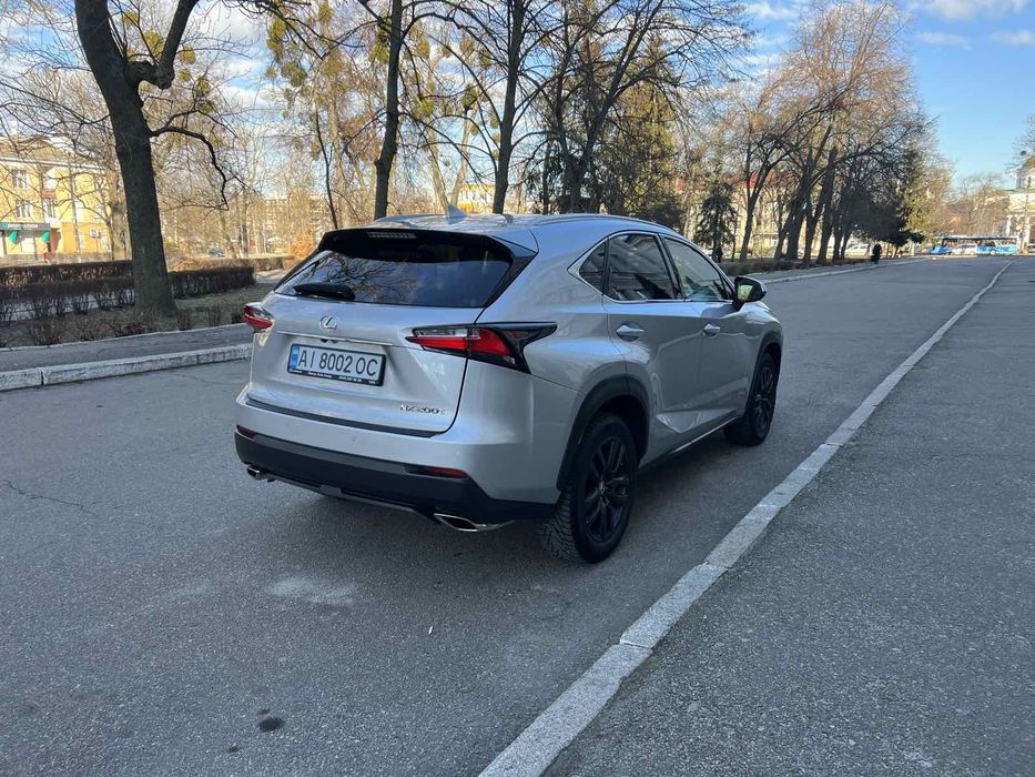 Продаю Lexus NX 200