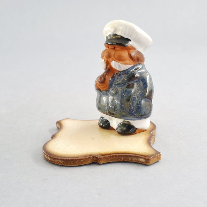 piękna ceramiczna figurka kapitan marynarz