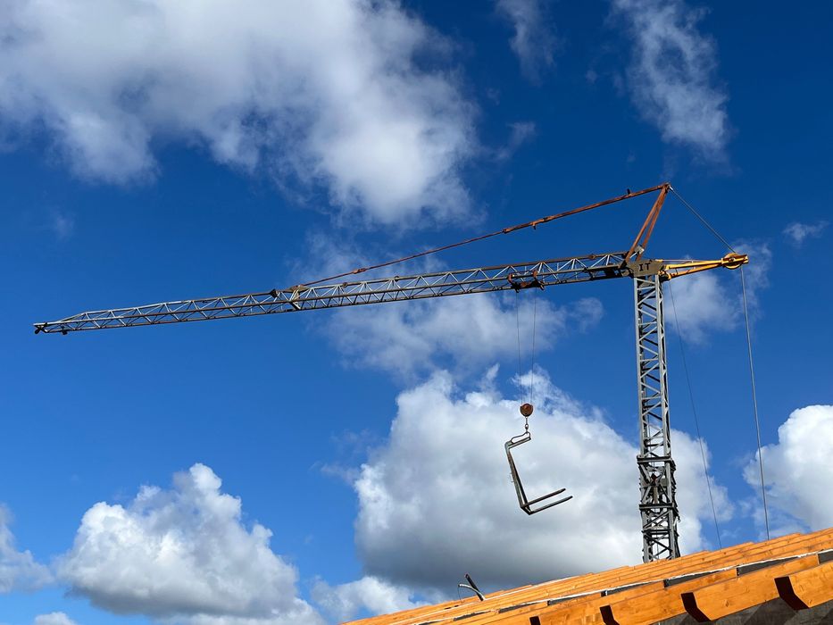 Grua Auto-montante Irmãos Tavares 2T