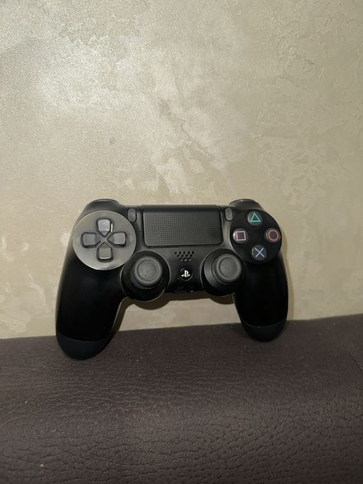 Оригінальний DualShock 4
