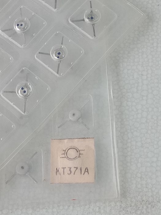 Транзисторы КТ371А,КТ372Б,диоды СВЧ Д403В,ДК-С2М,