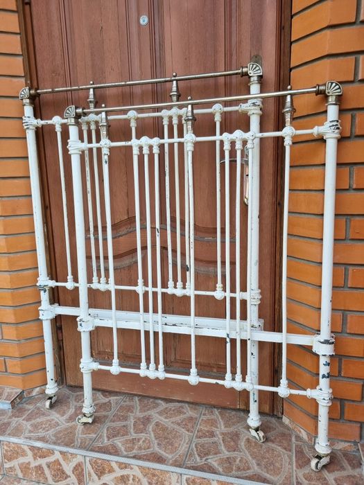 Металлическая ретро кровать.