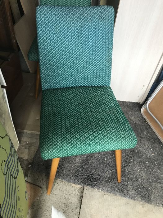 Dwa krzesła do renowacji cena za wszystkie