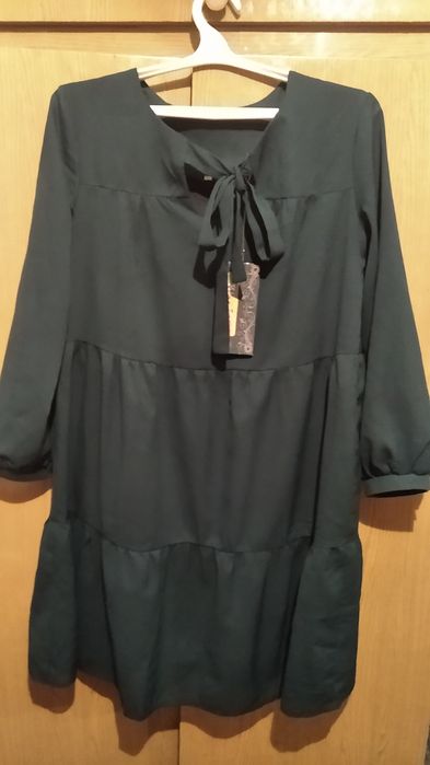 Красиві  нарядні  плаття нові..