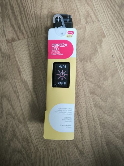 Obroża LED dla zwierząt firmy Eloy Pets.