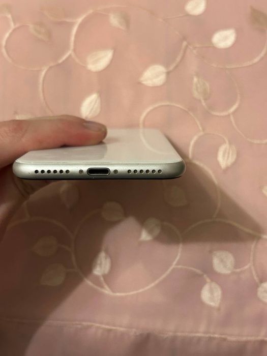 Iphone SE 2020 білий white 64 gb у дуже гарному стані телефон apple